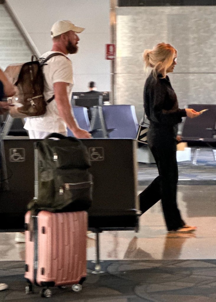 Kroy Biermann and Kim Zolciak in the airport with luggage